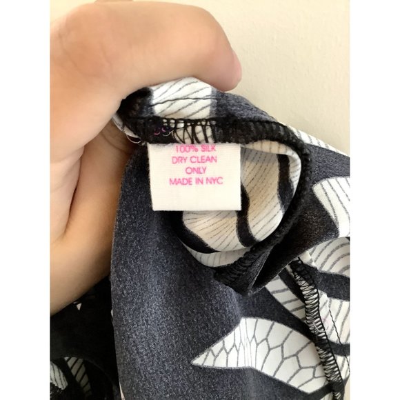 Alice & Trixie black and white print 100% Silk shorts size xs Made in NYC - Picture 3 of 4